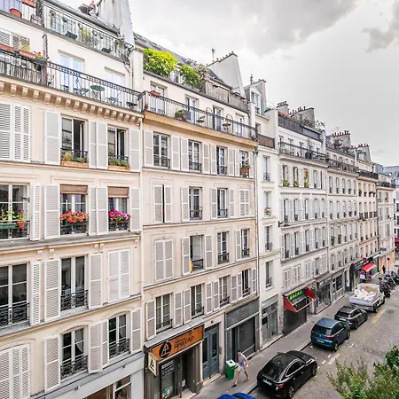Montmartre Martyrs Apartment